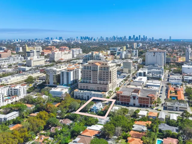3-bedroom home for sale in Coral Gables - 2710 S Le Jeune Rd - MondialRealty