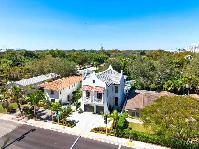 3-bedroom home for sale in Coral Gables - 2710 S Le Jeune Rd - MondialRealty