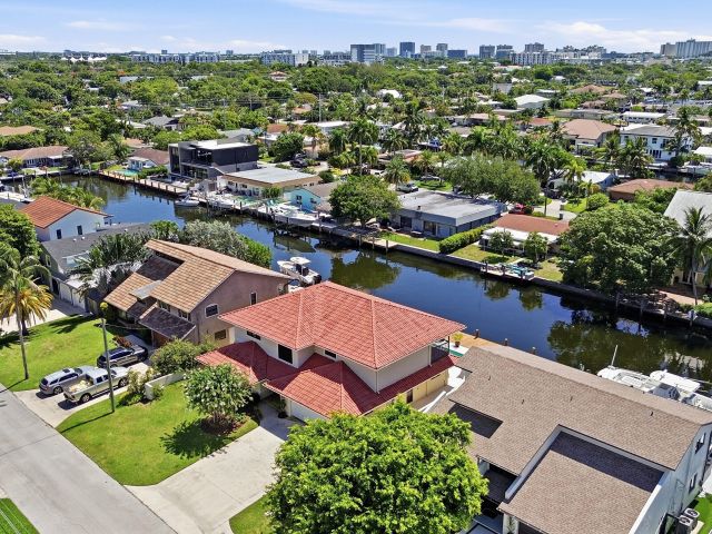 4-bedroom home for sale in Pompano Beach - 370 SE 13th Avenue - MondialRealty