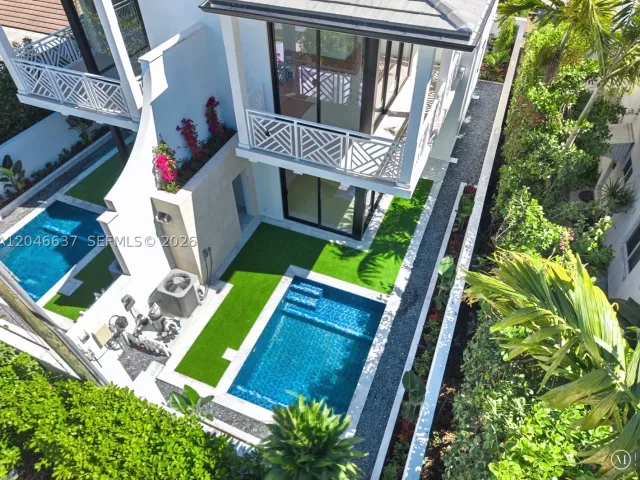 3-bedroom home for sale in Coral Gables - 2712 S Le Jeune Rd - MondialRealty
