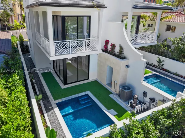 3-bedroom home for sale in Coral Gables - 2712 S Le Jeune Rd - MondialRealty