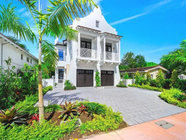 3-bedroom home for sale in Coral Gables - 2712 S Le Jeune Rd - MondialRealty
