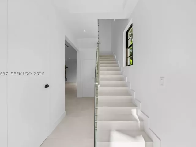 3-bedroom home for sale in Coral Gables - 2712 S Le Jeune Rd - MondialRealty