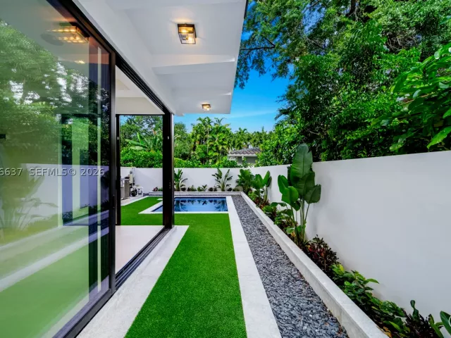 3-bedroom home for sale in Coral Gables - 2712 S Le Jeune Rd - MondialRealty