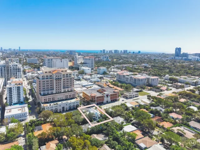 3-bedroom home for sale in Coral Gables - 2712 S Le Jeune Rd - MondialRealty