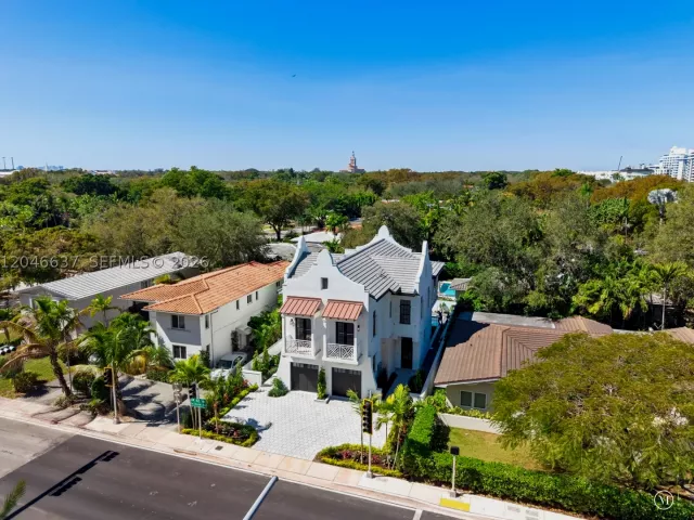 3-bedroom home for sale in Coral Gables - 2712 S Le Jeune Rd - MondialRealty