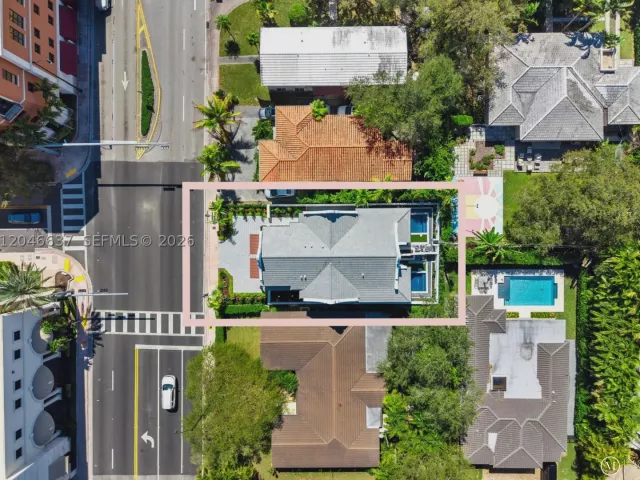3-bedroom home for sale in Coral Gables - 2712 S Le Jeune Rd - MondialRealty