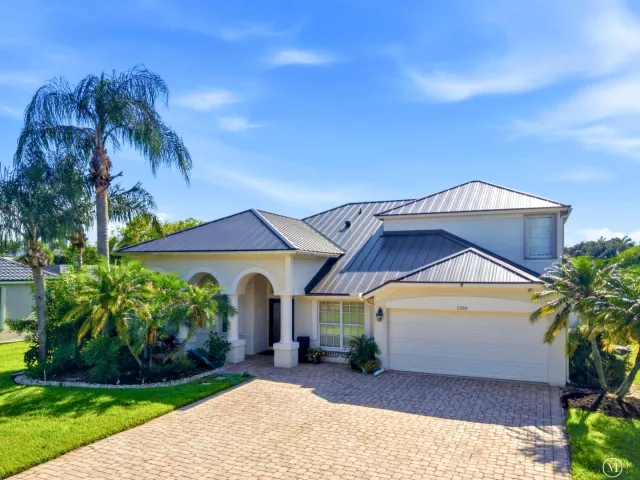 6-bedroom home for sale in Delray Beach - 7209 Serrano Terrace - MondialRealty