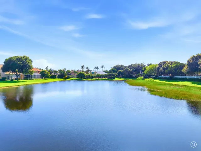 6-bedroom home for sale in Delray Beach - 7209 Serrano Terrace - MondialRealty