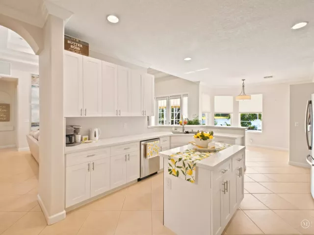 6-bedroom home for sale in Delray Beach - 7209 Serrano Terrace - MondialRealty