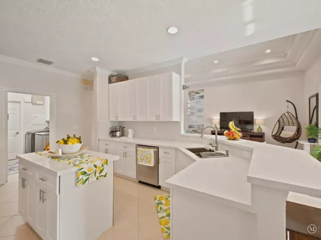 6-bedroom home for sale in Delray Beach - 7209 Serrano Terrace - MondialRealty