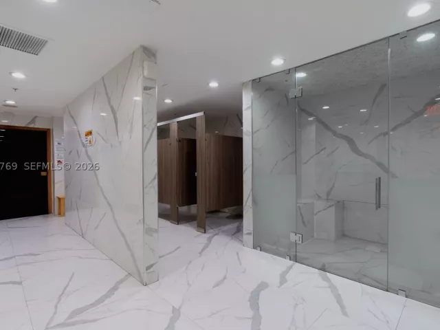 2-bedroom condo for rent in Miami - 601 NE 36th St 3112 - MondialRealty