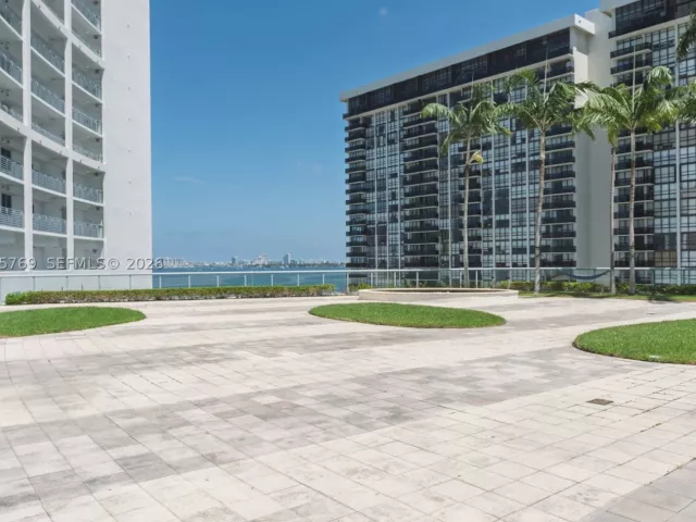 2-bedroom condo for rent in Miami - 601 NE 36th St 3112 - MondialRealty