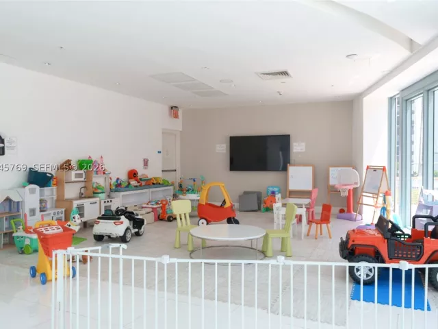 2-bedroom condo for rent in Miami - 601 NE 36th St 3112 - MondialRealty