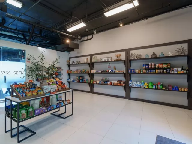 2-bedroom condo for rent in Miami - 601 NE 36th St 3112 - MondialRealty