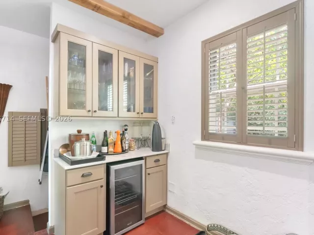 3-bedroom home for sale in Miami - 8276 E Dixie Hwy - MondialRealty