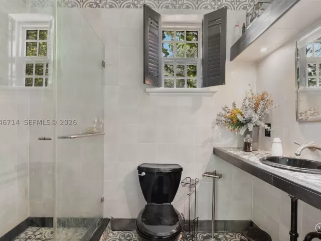 3-bedroom home for sale in Miami - 8276 E Dixie Hwy - MondialRealty