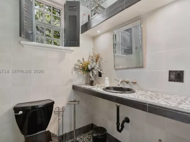 3-bedroom home for sale in Miami - 8276 E Dixie Hwy - MondialRealty
