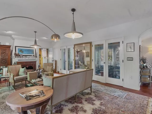 3-bedroom home for sale in Miami - 8276 E Dixie Hwy - MondialRealty