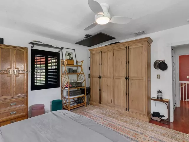 3-bedroom home for sale in Miami - 8276 E Dixie Hwy - MondialRealty