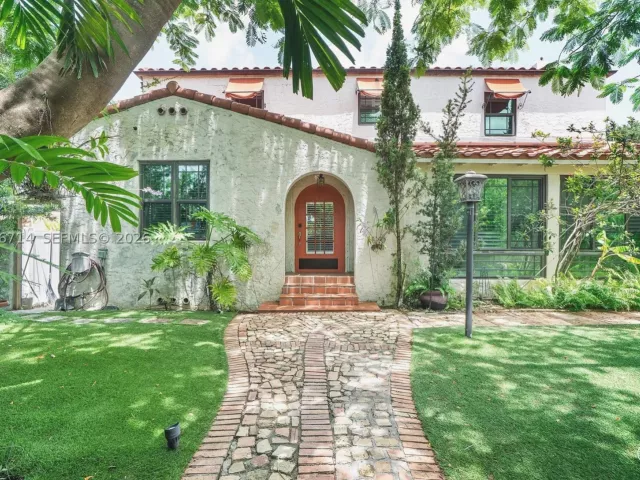 3-bedroom home for sale in Miami - 8276 E Dixie Hwy - MondialRealty