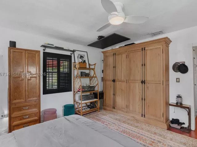 3-bedroom home for sale in Miami - 8276 E Dixie Hwy - MondialRealty