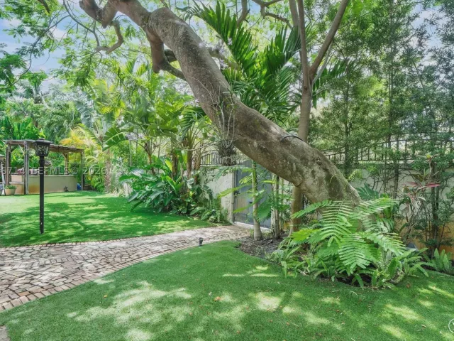 3-bedroom home for sale in Miami - 8276 E Dixie Hwy - MondialRealty