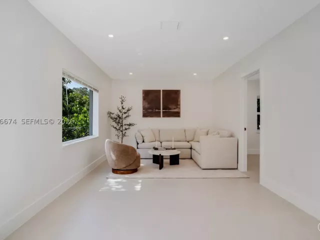 3-bedroom home for sale in Miami - 8318 NE 3rd Ct - MondialRealty