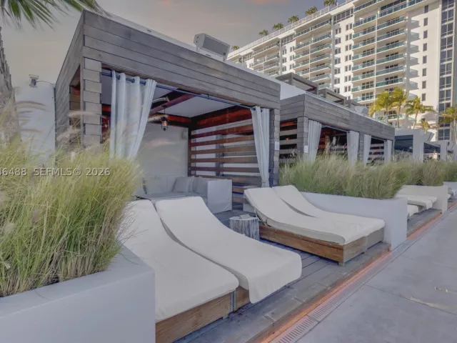 2-bedroom condo for sale in Miami Beach - 2301 Collins Ave PH22 - MondialRealty