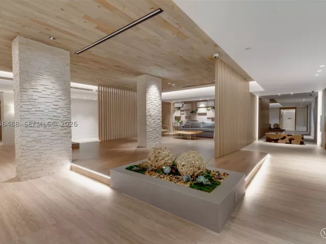 2-bedroom condo for sale in Miami Beach - 2301 Collins Ave PH22 - MondialRealty