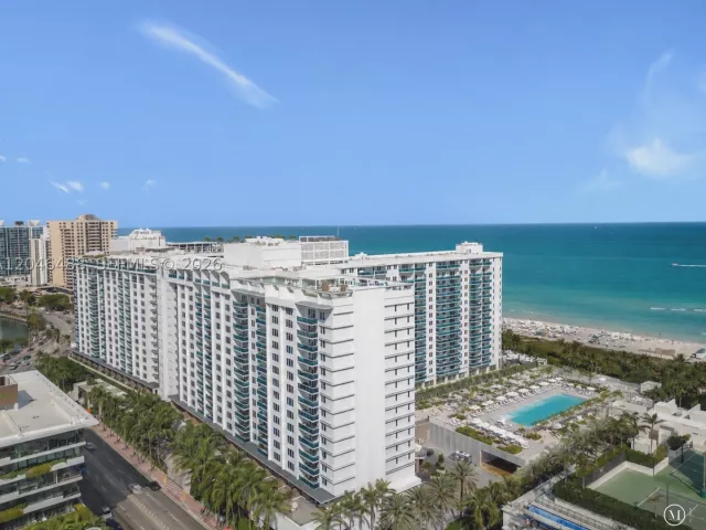2-bedroom condo for sale in Miami Beach - 2301 Collins Ave PH22 - MondialRealty