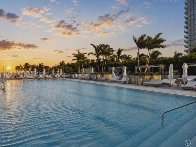 2-bedroom condo for sale in Miami Beach - 2301 Collins Ave PH22 - MondialRealty