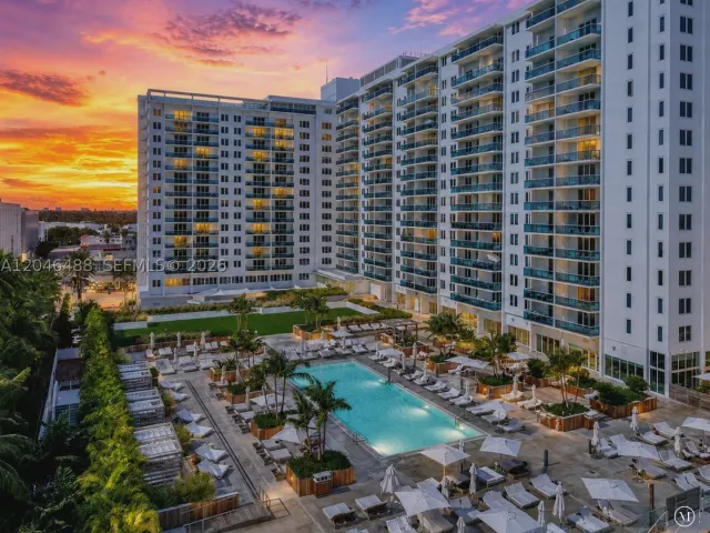 2-bedroom condo for sale in Miami Beach - 2301 Collins Ave PH22 - MondialRealty