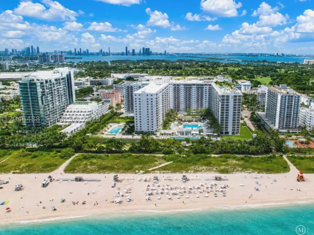 2-bedroom condo for sale in Miami Beach - 2301 Collins Ave PH22 - MondialRealty