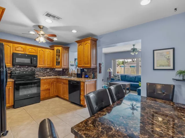 3-bedroom home for sale in Hollywood - 6870 Pershing St - MondialRealty