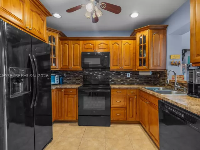 3-bedroom home for sale in Hollywood - 6870 Pershing St - MondialRealty