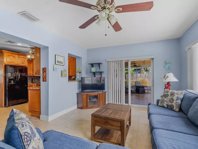 3-bedroom home for sale in Hollywood - 6870 Pershing St - MondialRealty