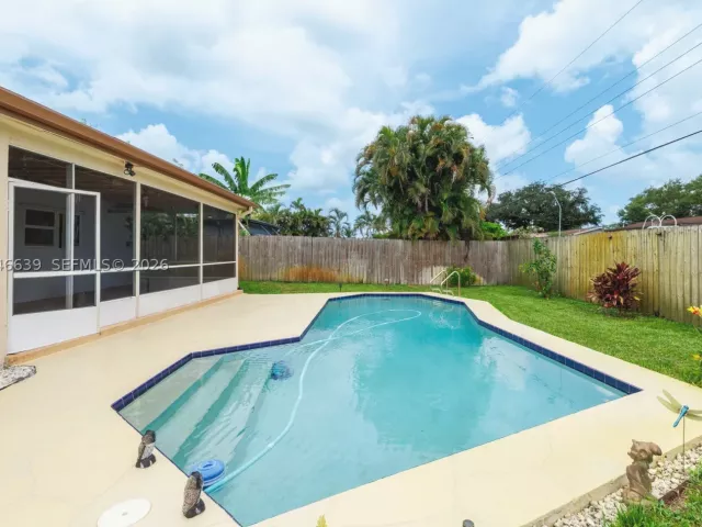 3-bedroom home for sale in Hollywood - 6870 Pershing St - MondialRealty