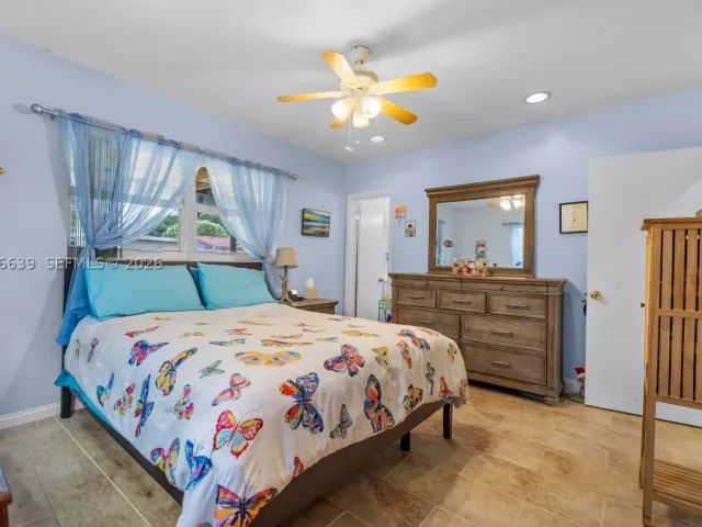 3-bedroom home for sale in Hollywood - 6870 Pershing St - MondialRealty