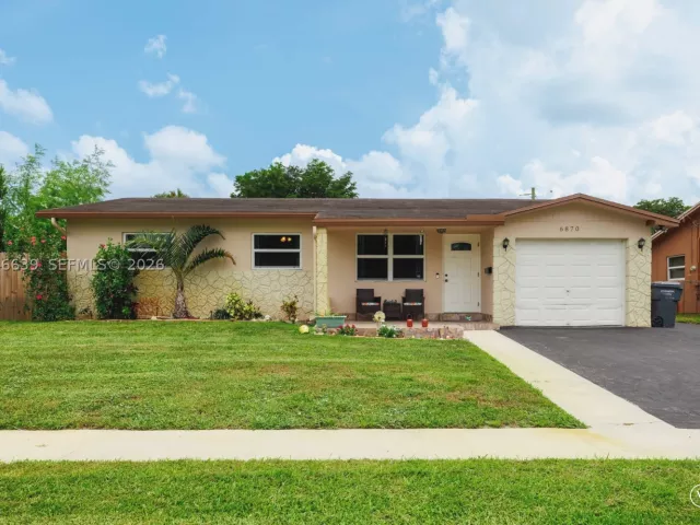 3-bedroom home for sale in Hollywood - 6870 Pershing St - MondialRealty