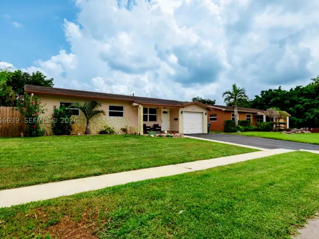 3-bedroom home for sale in Hollywood - 6870 Pershing St - MondialRealty