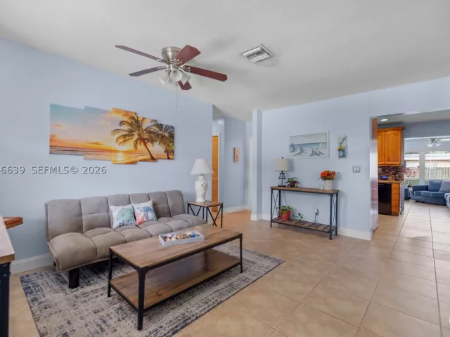 3-bedroom home for sale in Hollywood - 6870 Pershing St - MondialRealty