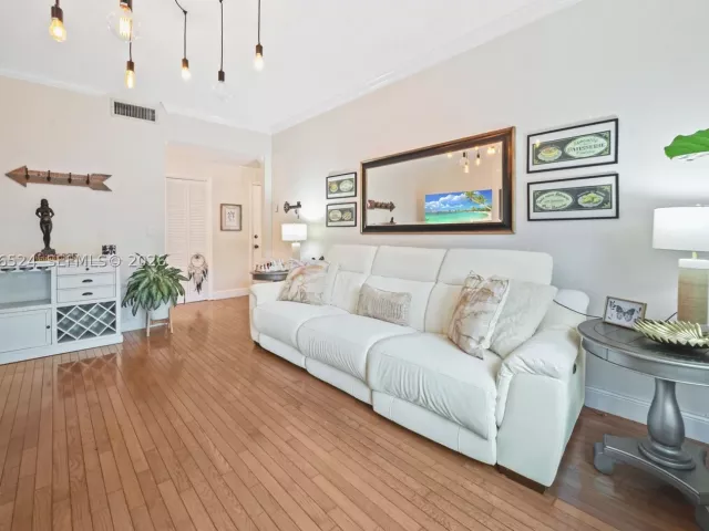 4-bedroom home for rent in Coral Gables - 1211 Algeria Ave - MondialRealty