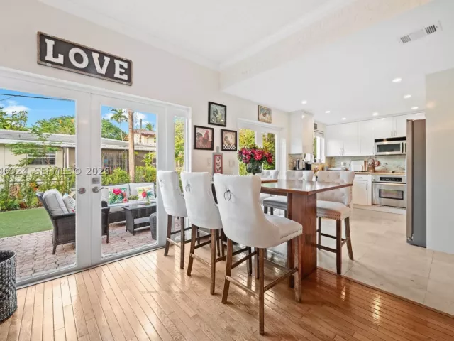 4-bedroom home for rent in Coral Gables - 1211 Algeria Ave - MondialRealty