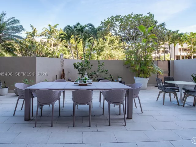 2-bedroom condo for sale in Key Biscayne - 151 Crandon Blvd 122 - MondialRealty
