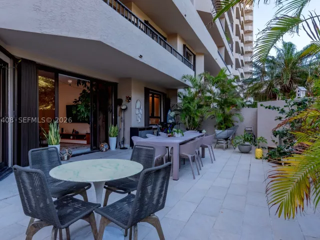 2-bedroom condo for sale in Key Biscayne - 151 Crandon Blvd 122 - MondialRealty