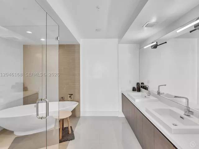 2-bedroom condo for sale in Sunny Isles Beach - 300 Sunny Isles Blvd 4-1503 - MondialRealty