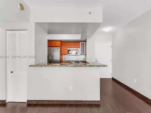 1-bedroom condo for rent in Miami Beach - 110 Washington Ave 1506 - MondialRealty