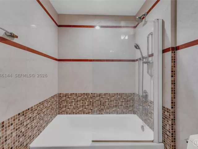 1-bedroom condo for rent in Miami Beach - 110 Washington Ave 1506 - MondialRealty