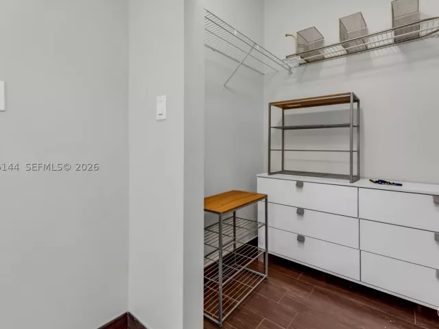 1-bedroom condo for rent in Miami Beach - 110 Washington Ave 1506 - MondialRealty